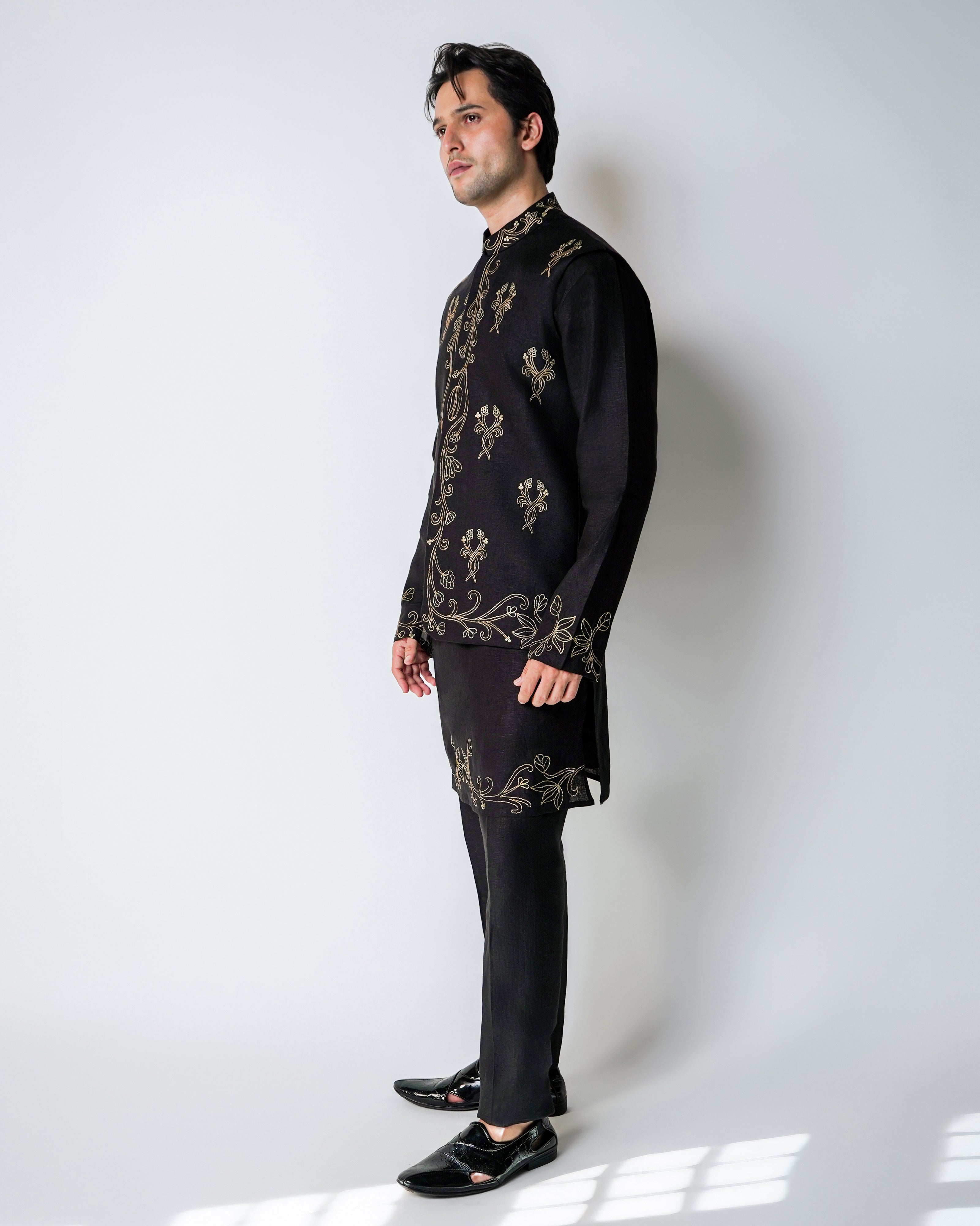 Black and gold Linen with Kasab Dori Handwork bundi set